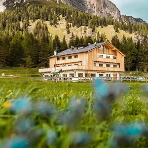 https://chalet-alpenrose.hotelinveneto.com